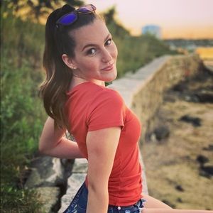 Meet your Posher, Becca